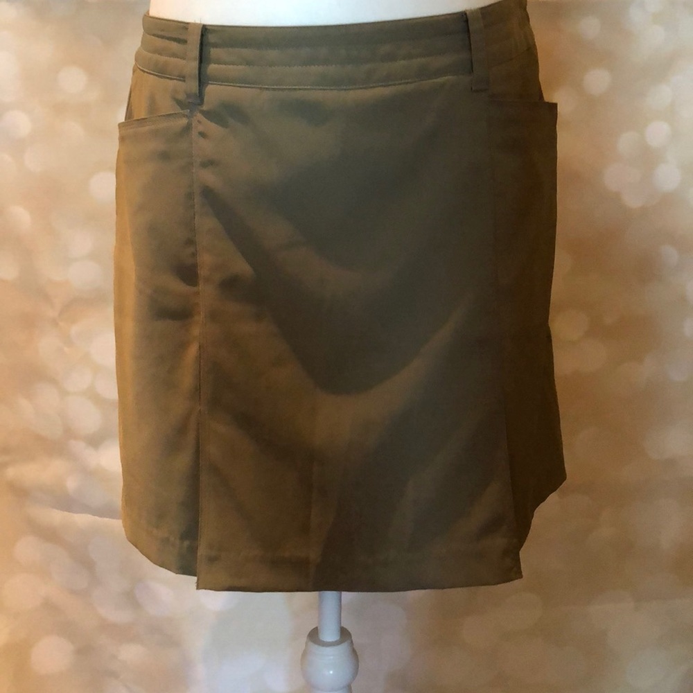 Nivo women’s golf or tennis skort